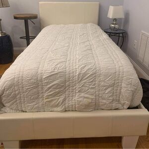 Twin Headboard and mattress. Color Beige and it's in very good condition